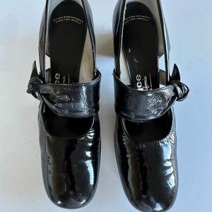 Vintage Black Patent Leather Size 7 N Heels. Joyce Brand.